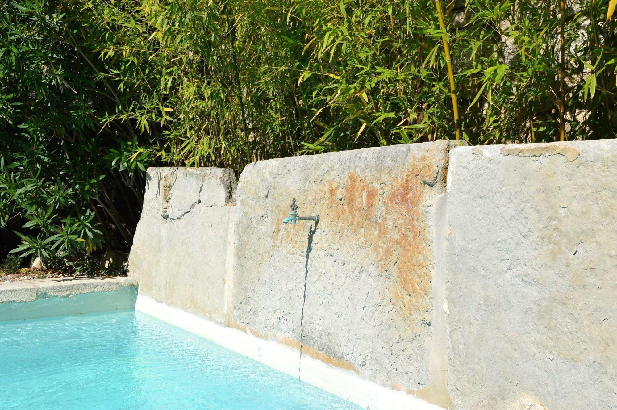 B&B Temps Suspendu Provence Pernes-les-Fontaines Zewnętrze zdjęcie